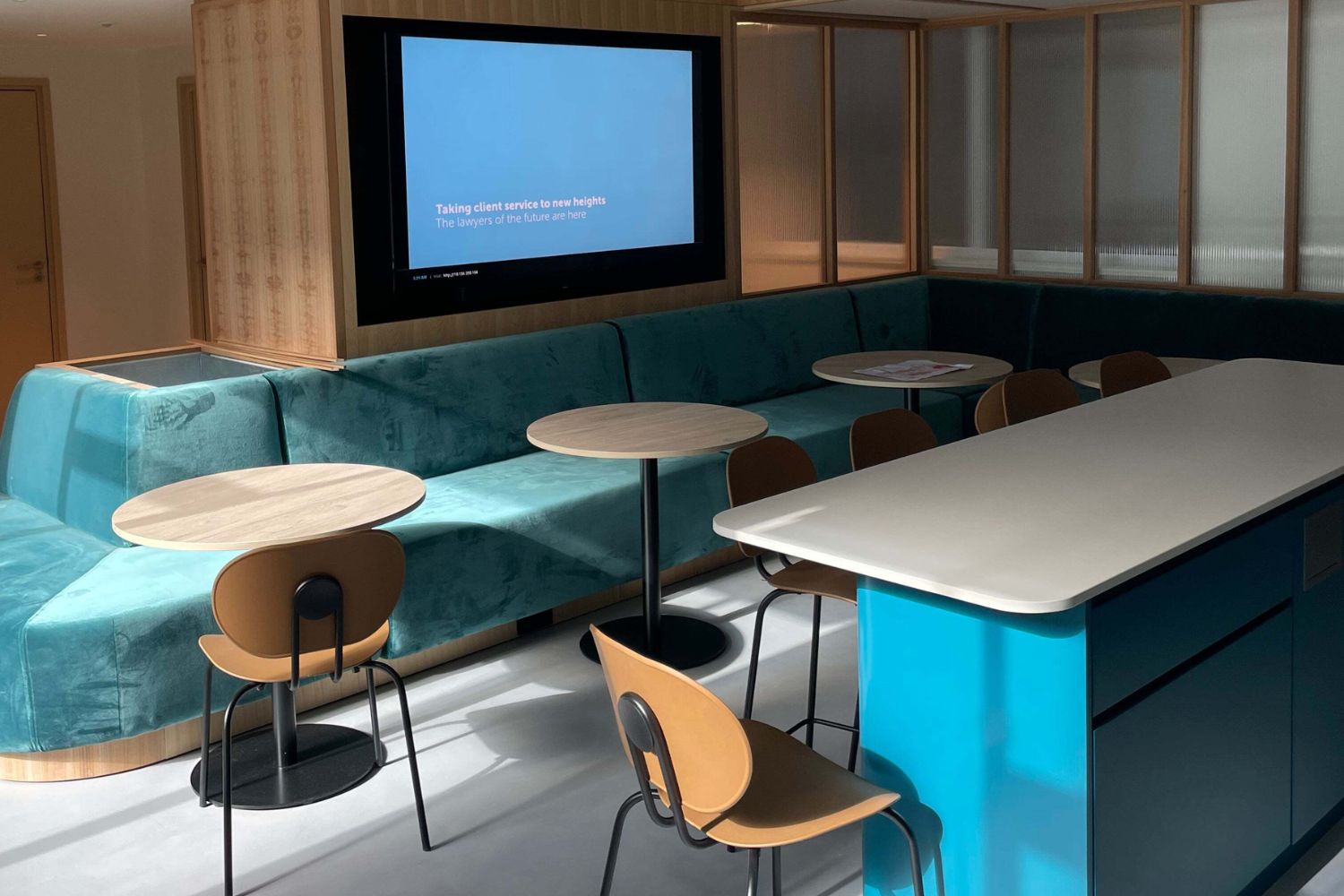 Entretien d'un espace cafétéria et salle de pause en entreprise