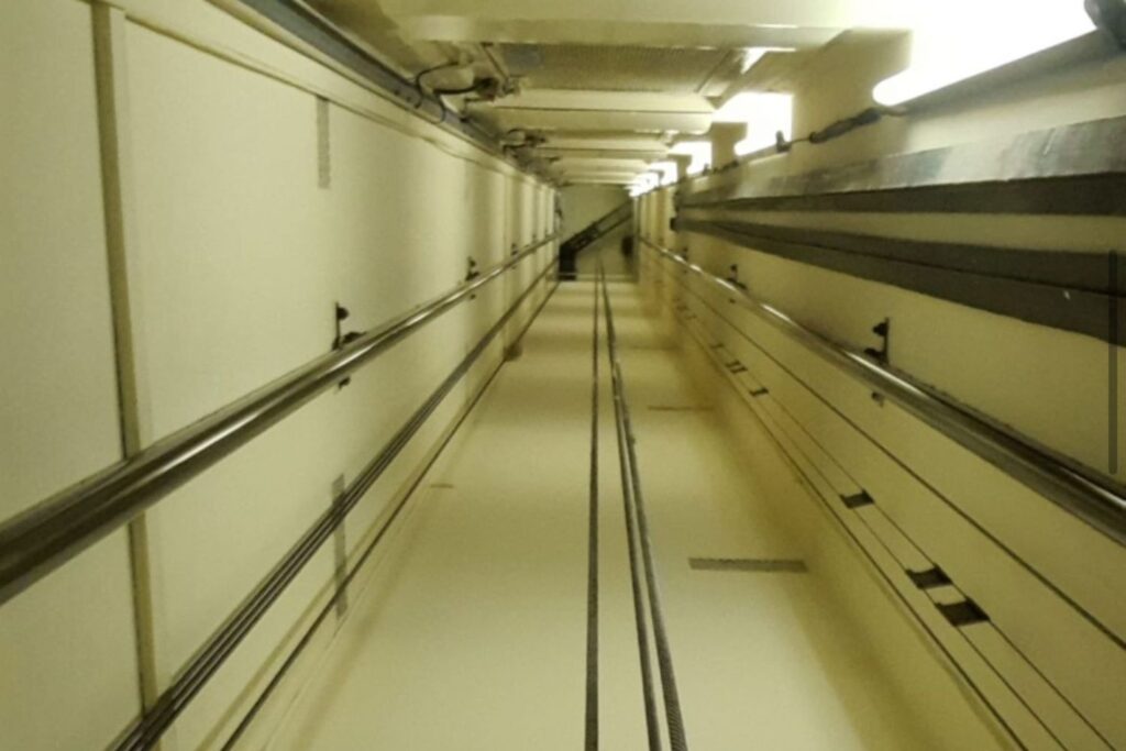 Gaine d'ascenseur propre après intervention technique