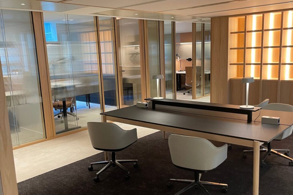 Entretien de bureaux vitrés et open space par SPN NET